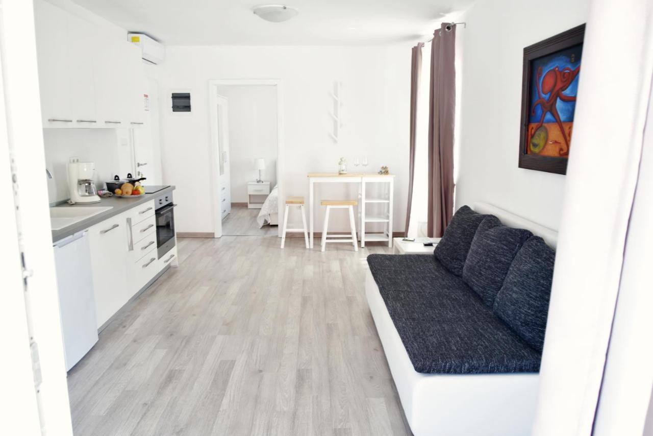 Rab Apartments Aurora 라브 외부 사진
