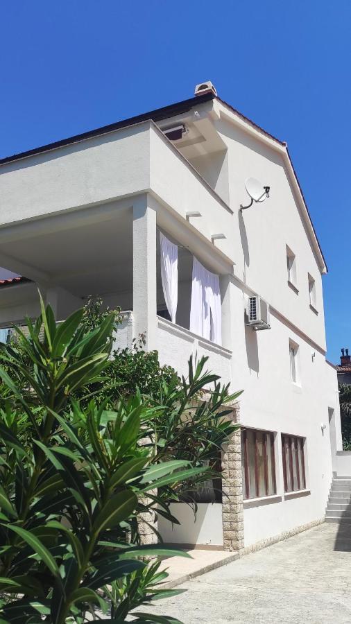Rab Apartments Aurora 라브 외부 사진
