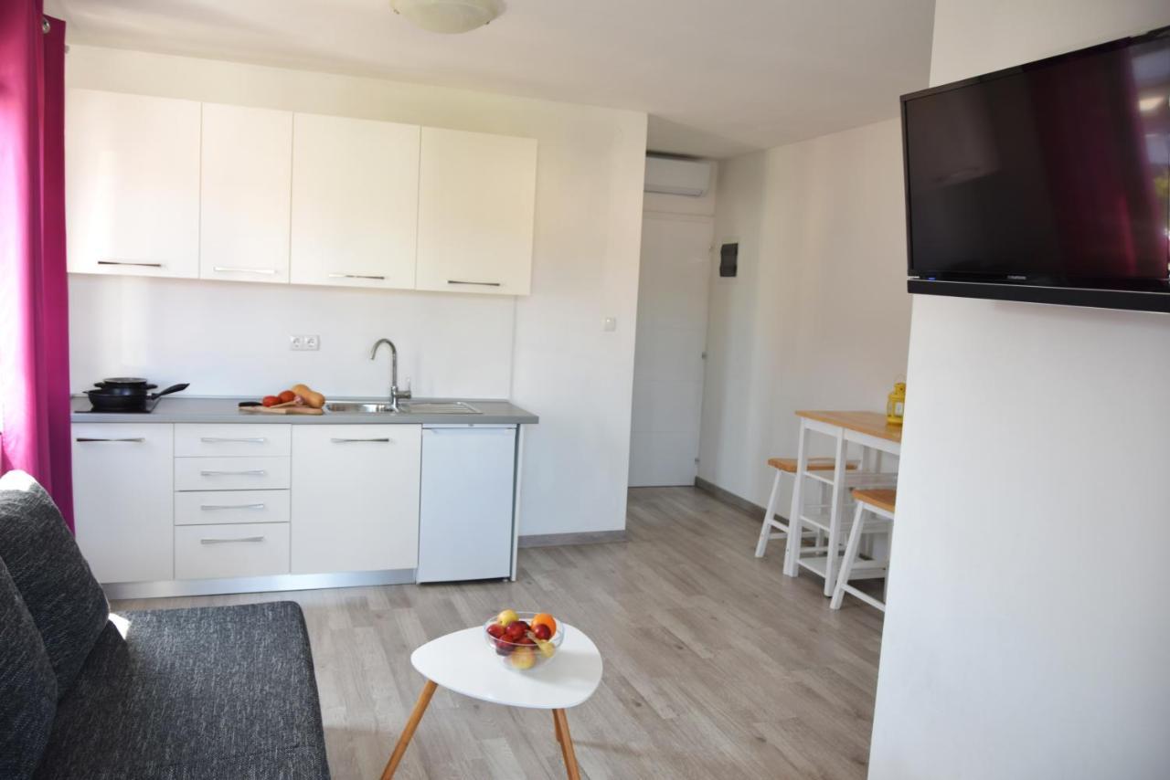 Rab Apartments Aurora 라브 외부 사진