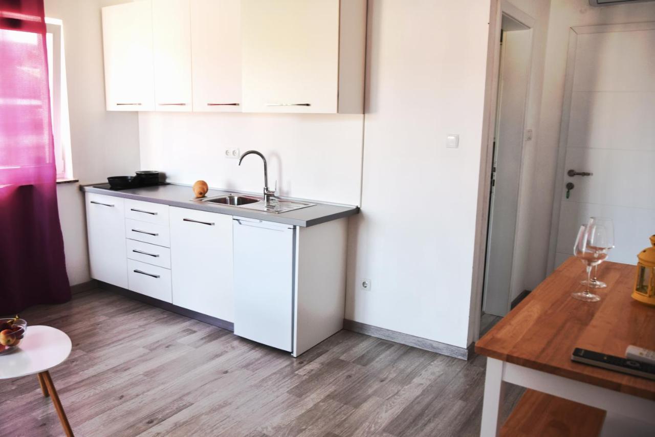Rab Apartments Aurora 라브 외부 사진