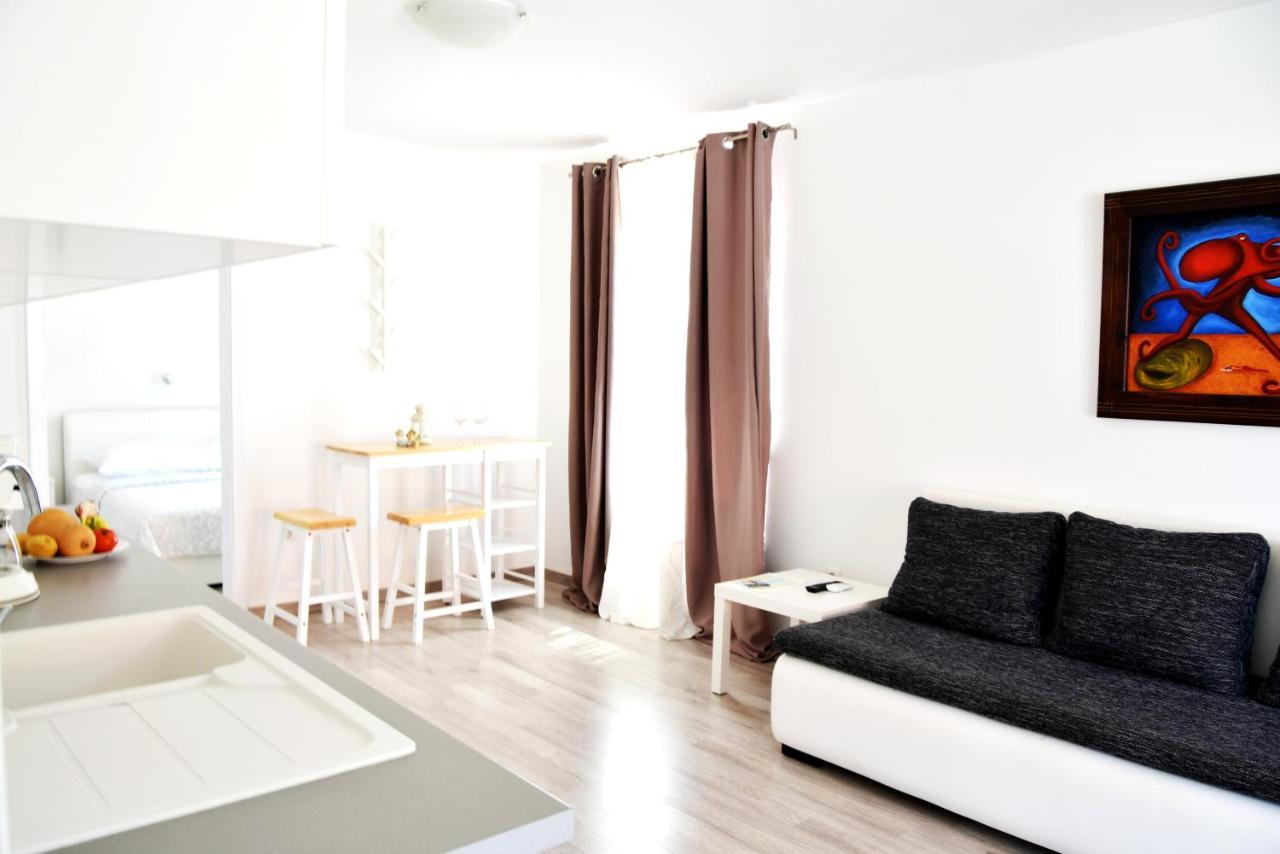 Rab Apartments Aurora 라브 외부 사진