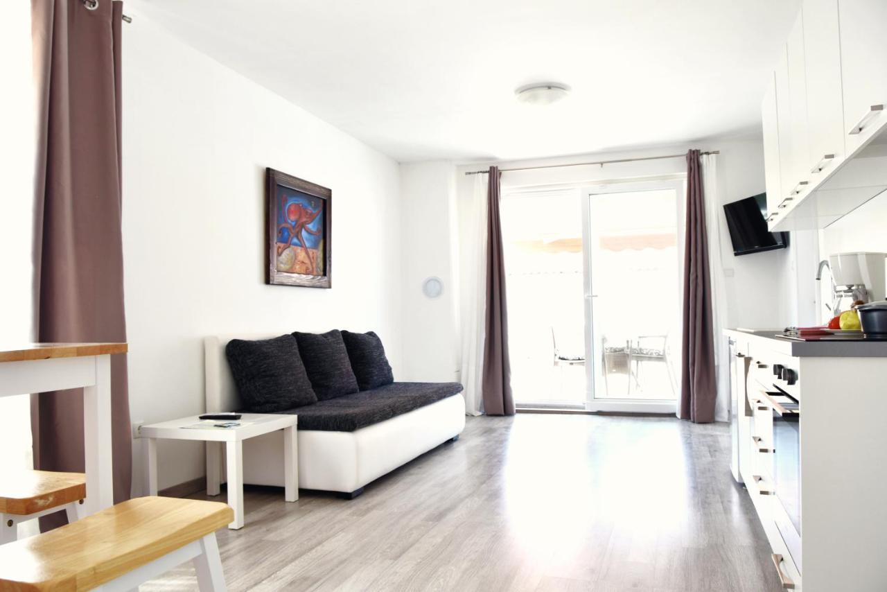 Rab Apartments Aurora 라브 외부 사진