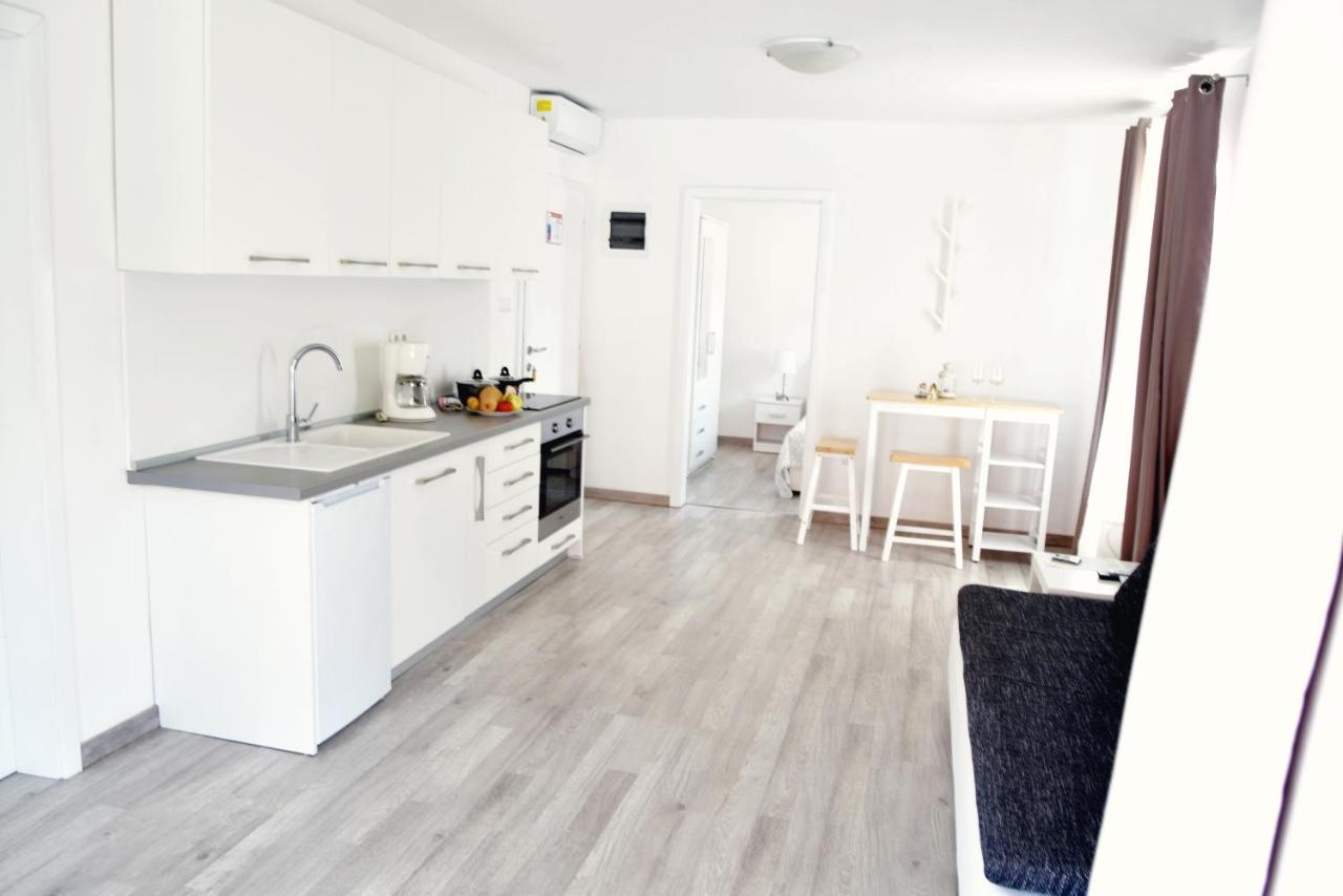 Rab Apartments Aurora 라브 외부 사진