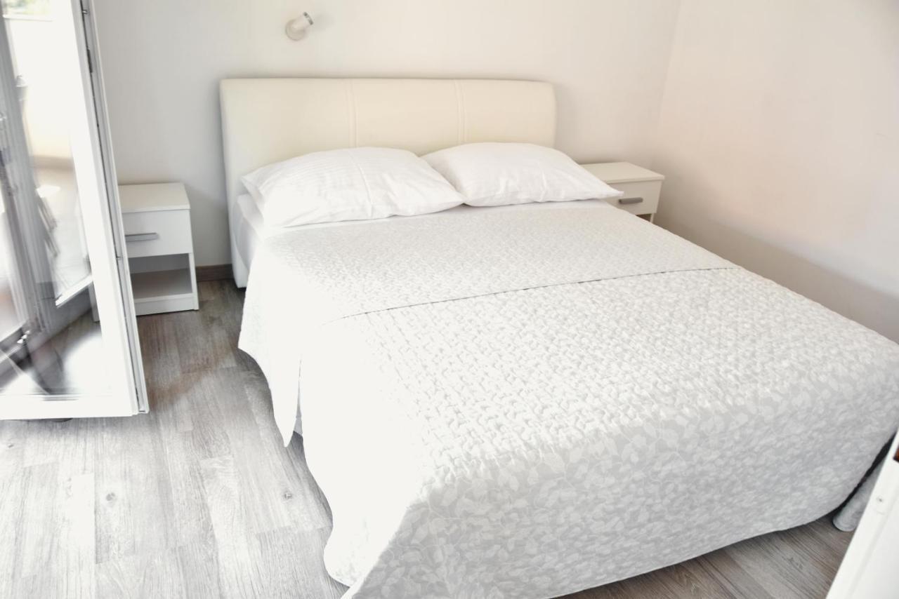 Rab Apartments Aurora 라브 외부 사진