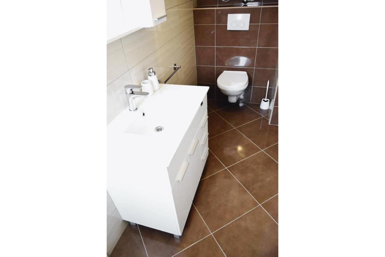 Rab Apartments Aurora 라브 외부 사진